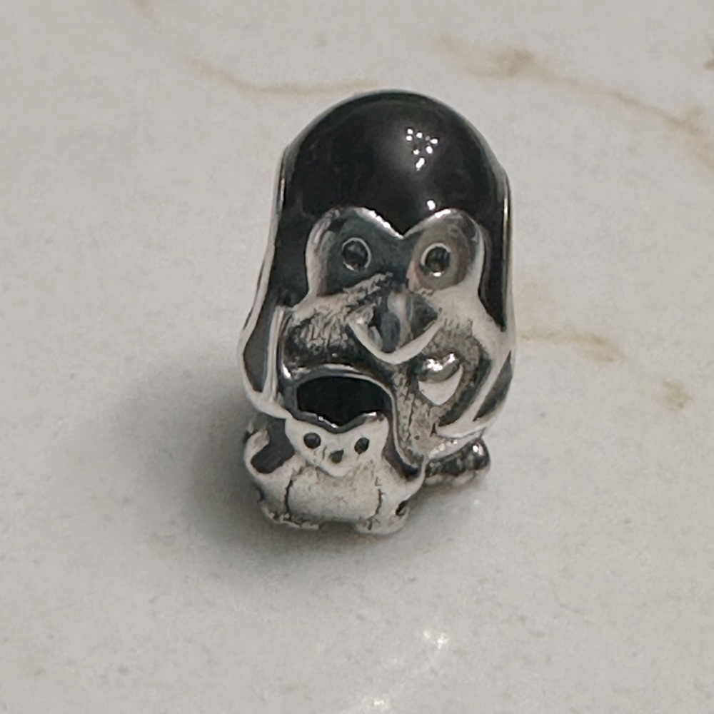 Pandora Black Enamel Mama Penquin & Baby Penquin!